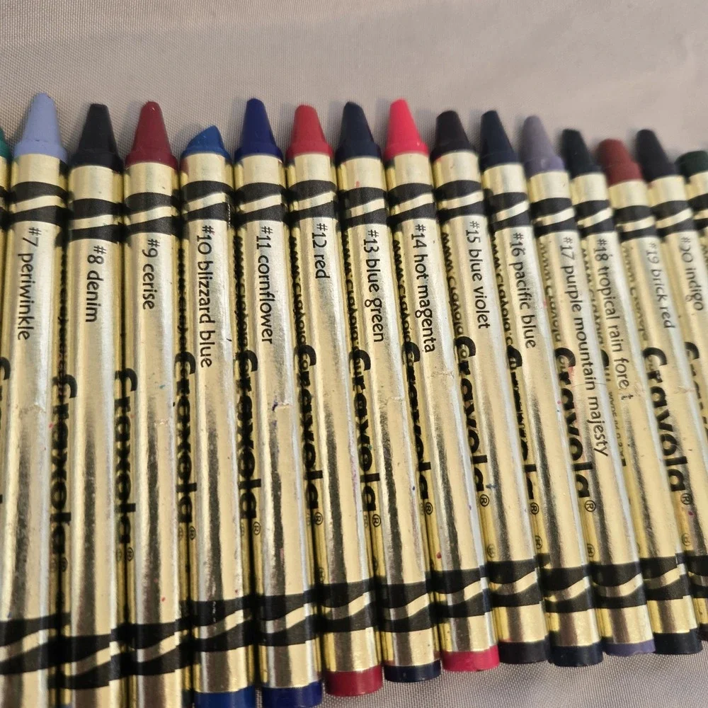 Vintage CRAYOLA America's Favorite Top 50 Crayons Special Edition 2001 Screw Top